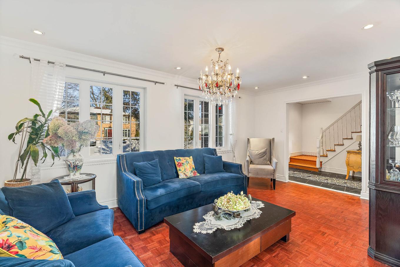 Salon - 316 London Drive, Beaconsfield, QC - Indoor Photo Showing Living Room