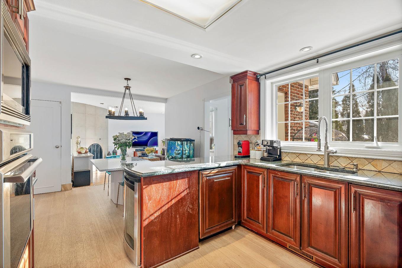Cuisine - 316 London Drive, Beaconsfield, QC - Indoor Photo Showing Kitchen With Double Sink