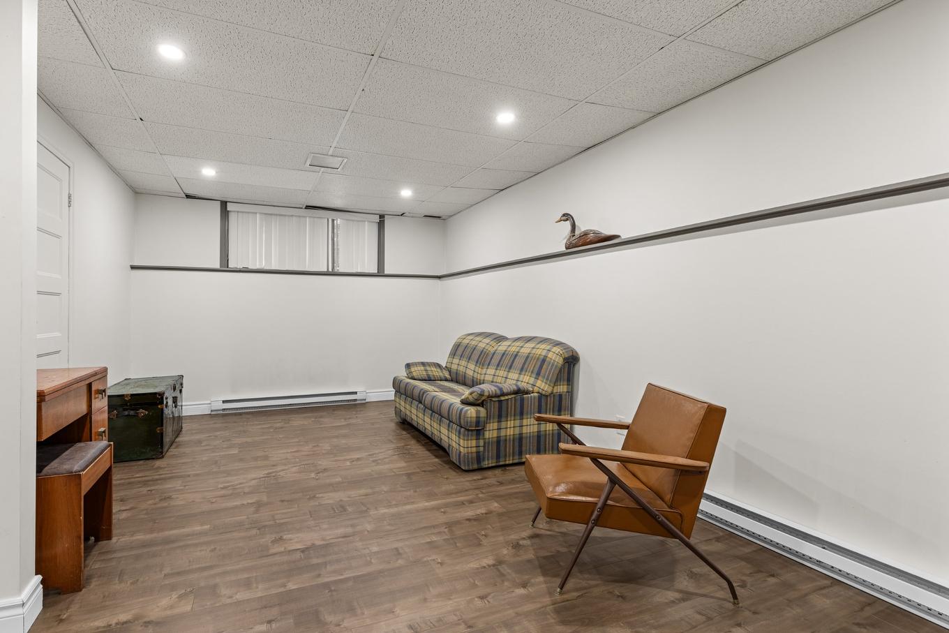 Salon - 223 Rue Laurin, Napierville, QC - Indoor Photo Showing Other Room