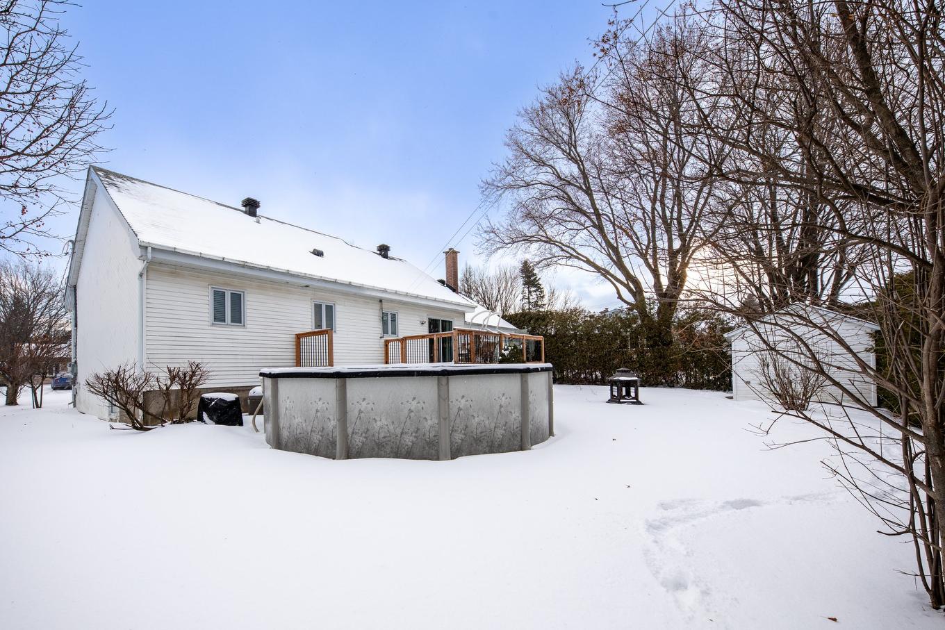 Cour - 223 Rue Laurin, Napierville, QC - Outdoor With Above Ground Pool