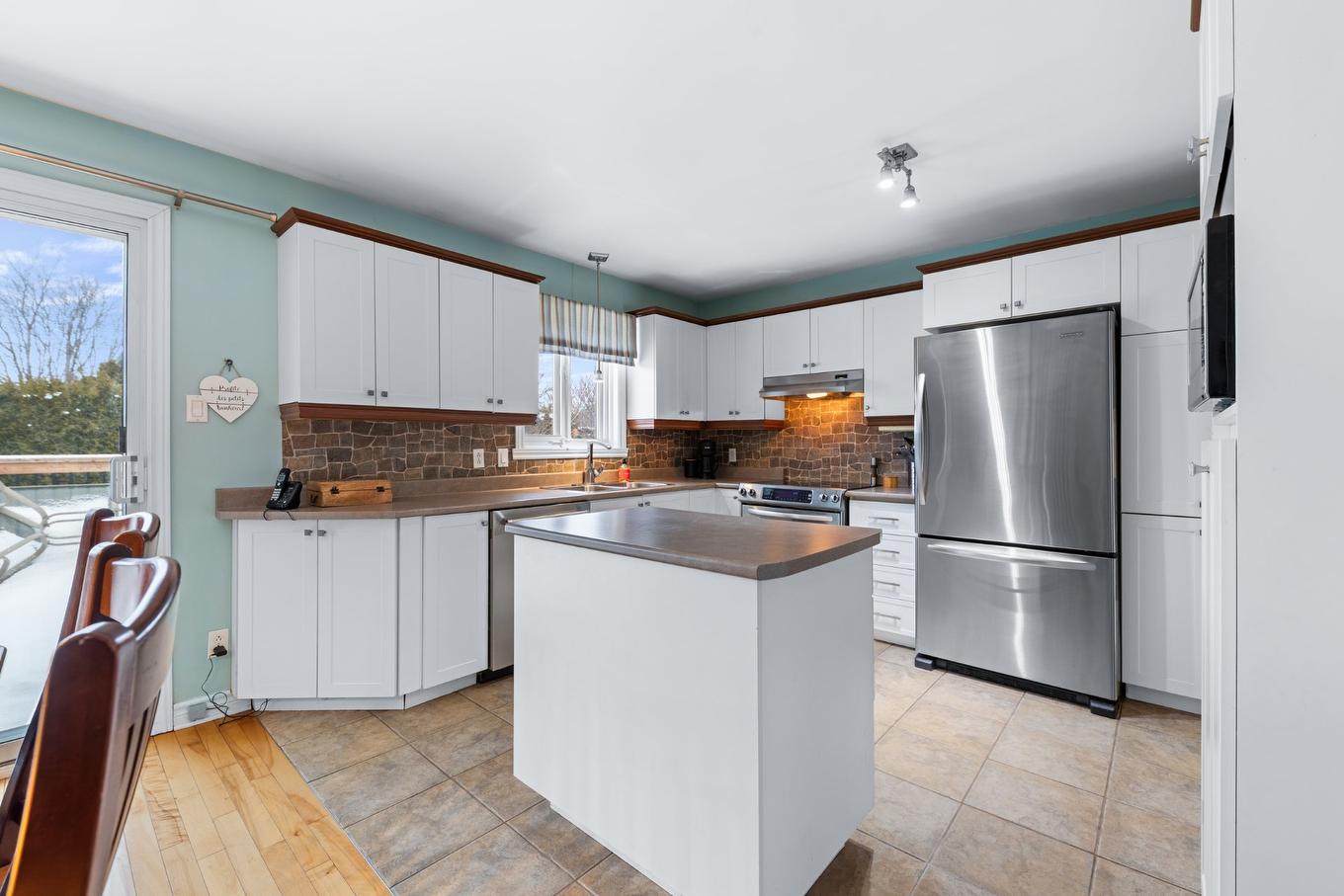 Cuisine - 223 Rue Laurin, Napierville, QC - Indoor Photo Showing Kitchen