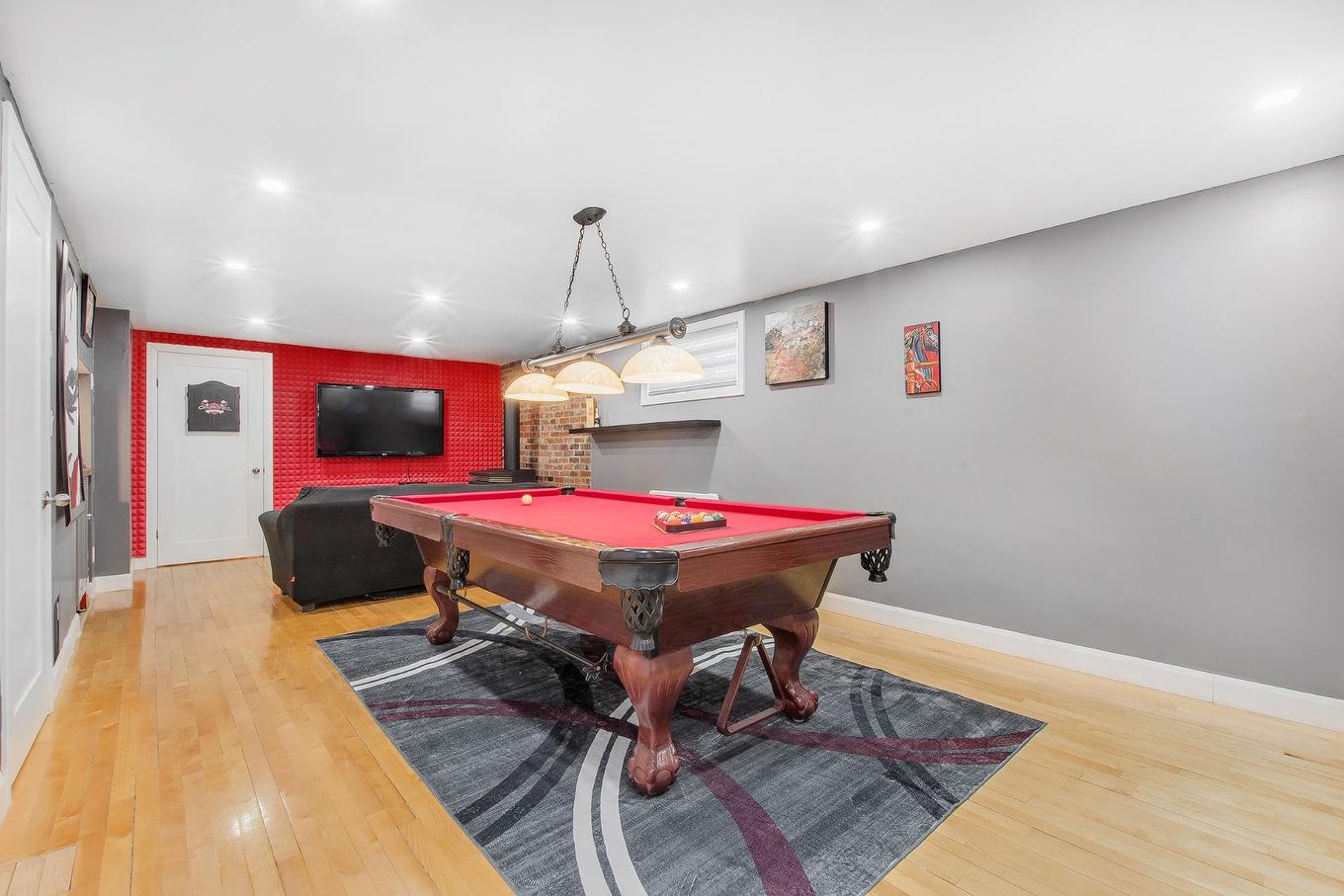 Salle familiale - 160 Rue Charest, L'Assomption, QC - Indoor Photo Showing Other Room