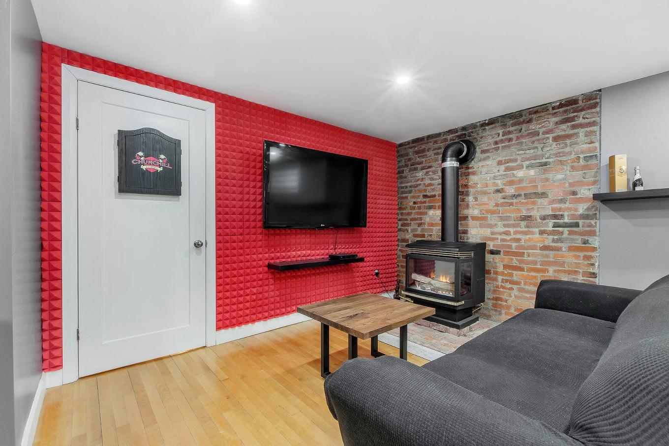 Salle familiale - 160 Rue Charest, L'Assomption, QC - Indoor Photo Showing Living Room With Fireplace