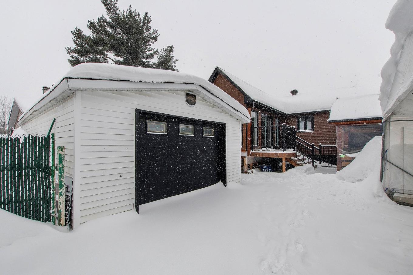 Garage - 160 Rue Charest, L'Assomption, QC - Outdoor With Exterior