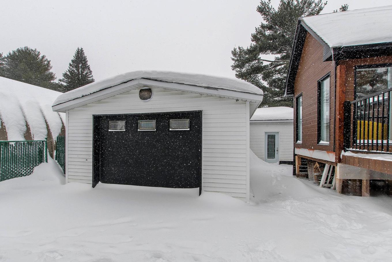 Garage - 160 Rue Charest, L'Assomption, QC - Outdoor With Exterior