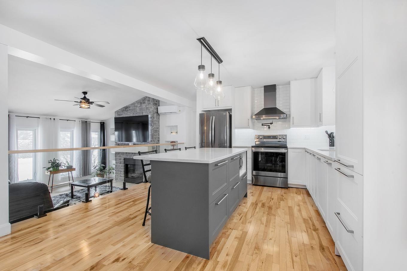 Cuisine - 160 Rue Charest, L'Assomption, QC - Indoor Photo Showing Kitchen With Upgraded Kitchen