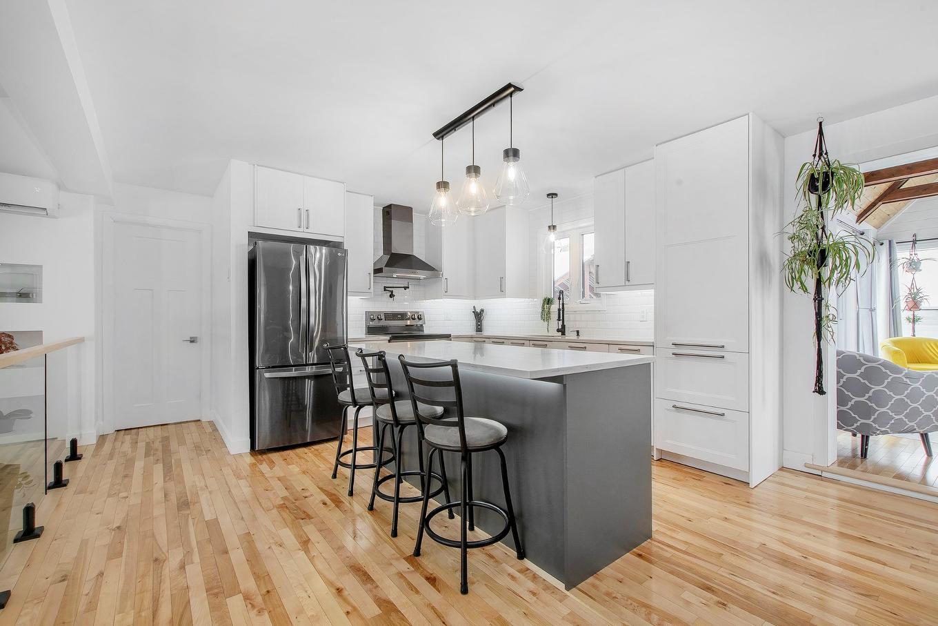 Cuisine - 160 Rue Charest, L'Assomption, QC - Indoor Photo Showing Kitchen With Upgraded Kitchen