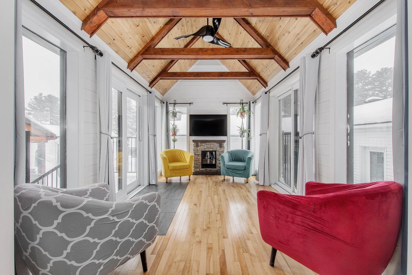 Solarium/Verrière - 160 Rue Charest, L'Assomption, QC - Indoor With Fireplace