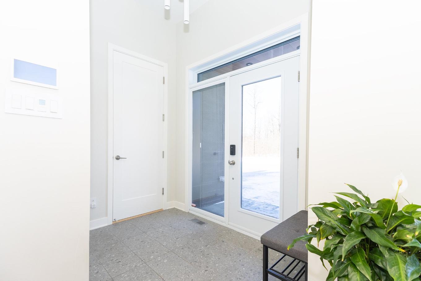 Hall d'entrée/Vestibule - 744 Rue Paul-Doyon, Boucherville, QC - Indoor Photo Showing Other Room
