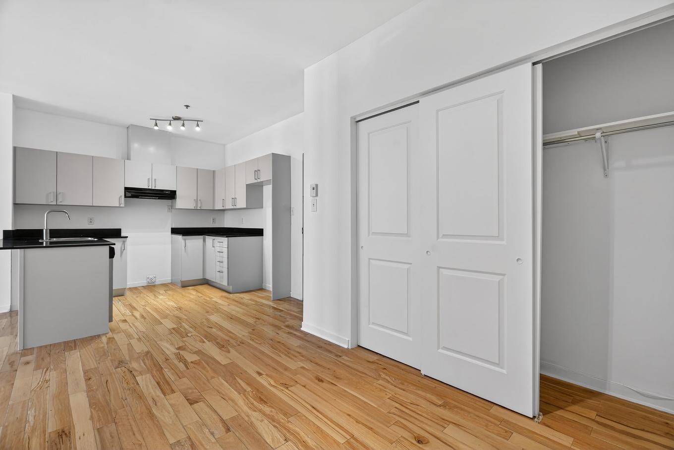 Office - 201-3775 Rue Ontario E., Montréal (Mercier/Hochelaga-Maisonneuve), QC - Indoor Photo Showing Kitchen