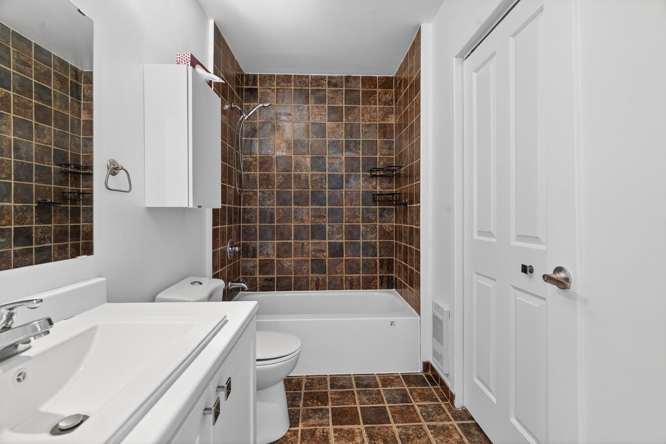 Bathroom - 201-3775 Rue Ontario E., Montréal (Mercier/Hochelaga-Maisonneuve), QC - Indoor Photo Showing Bathroom