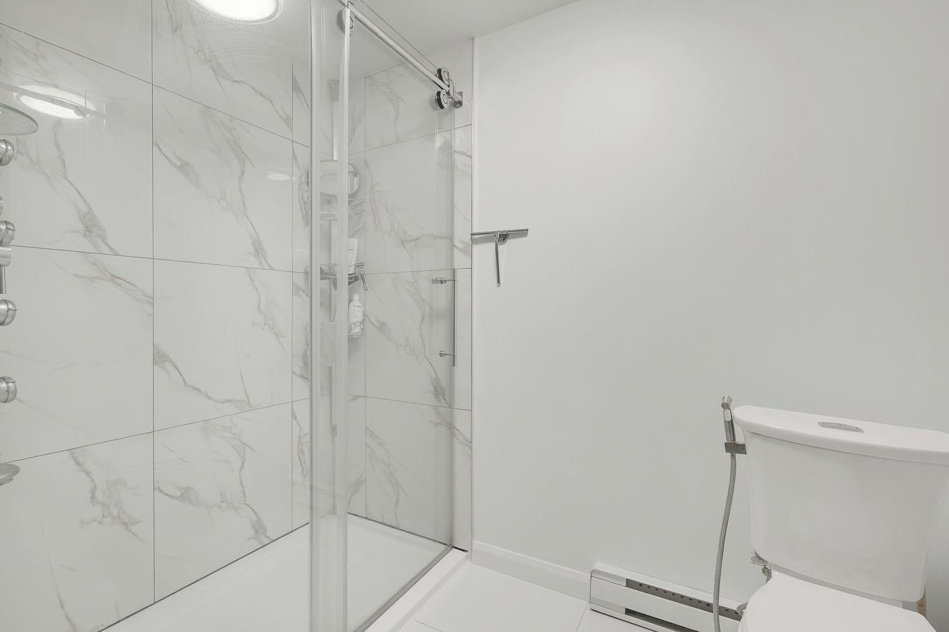 Salle de bains - 6-2079 Rue Schulz, Saint-Jérôme, QC - Indoor Photo Showing Bathroom