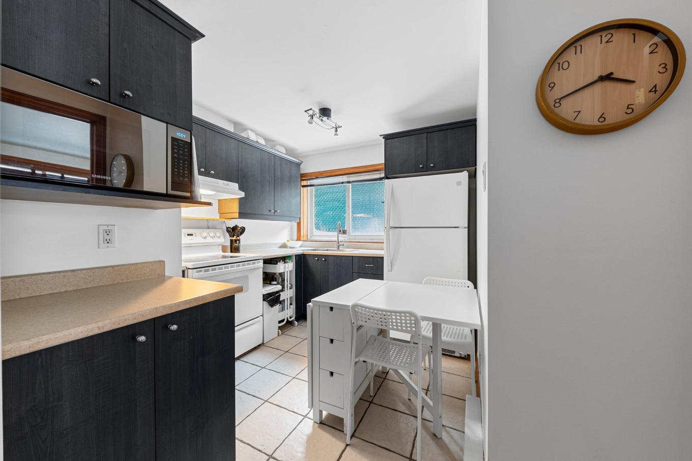 Cuisine - 8844A Rue Basile-Routhier, Montréal (Ahuntsic-Cartierville), QC - Indoor Photo Showing Kitchen