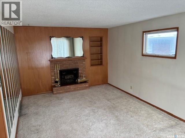 706 Balmoral Street, Saskatoon, SK - Indoor With Fireplace