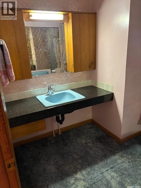 706 Balmoral Street, Saskatoon, SK - Indoor