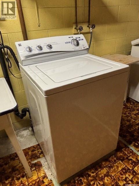 706 Balmoral Street, Saskatoon, SK - Indoor Photo Showing Laundry Room