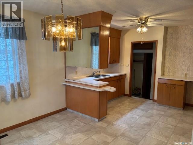 706 Balmoral Street, Saskatoon, SK - Indoor