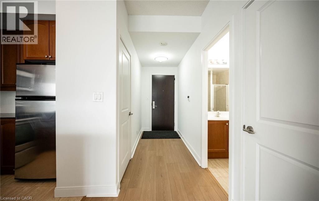 Hallway featuring light wood-style flooring and baseboards - 50 Absolute Avenue Unit# 2105, Mississauga, ON - Indoor Photo Showing Other Room