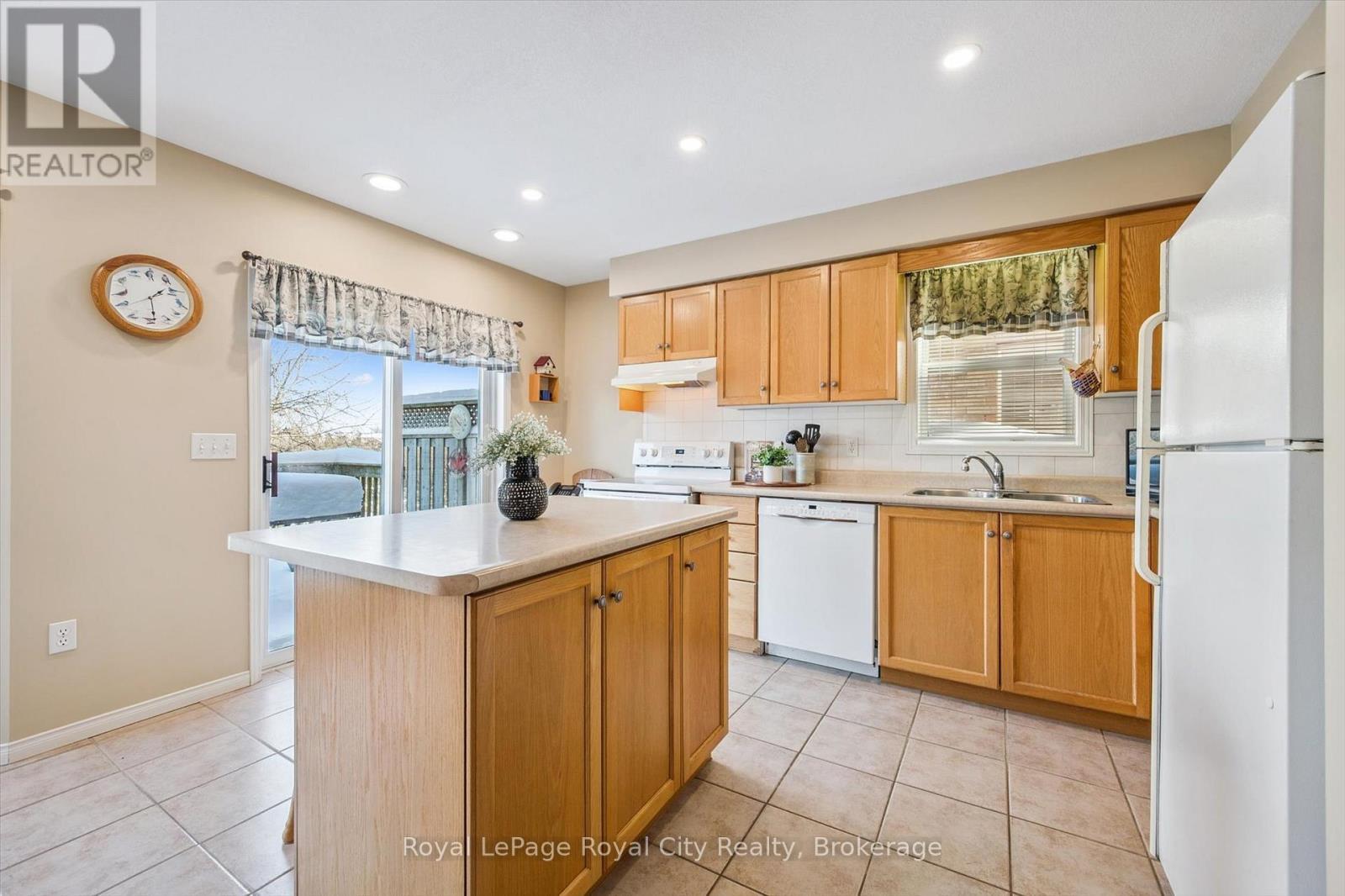 347 Starwood Drive, Guelph (Grange Road), ON - Indoor Photo Showing Kitchen With Double Sink