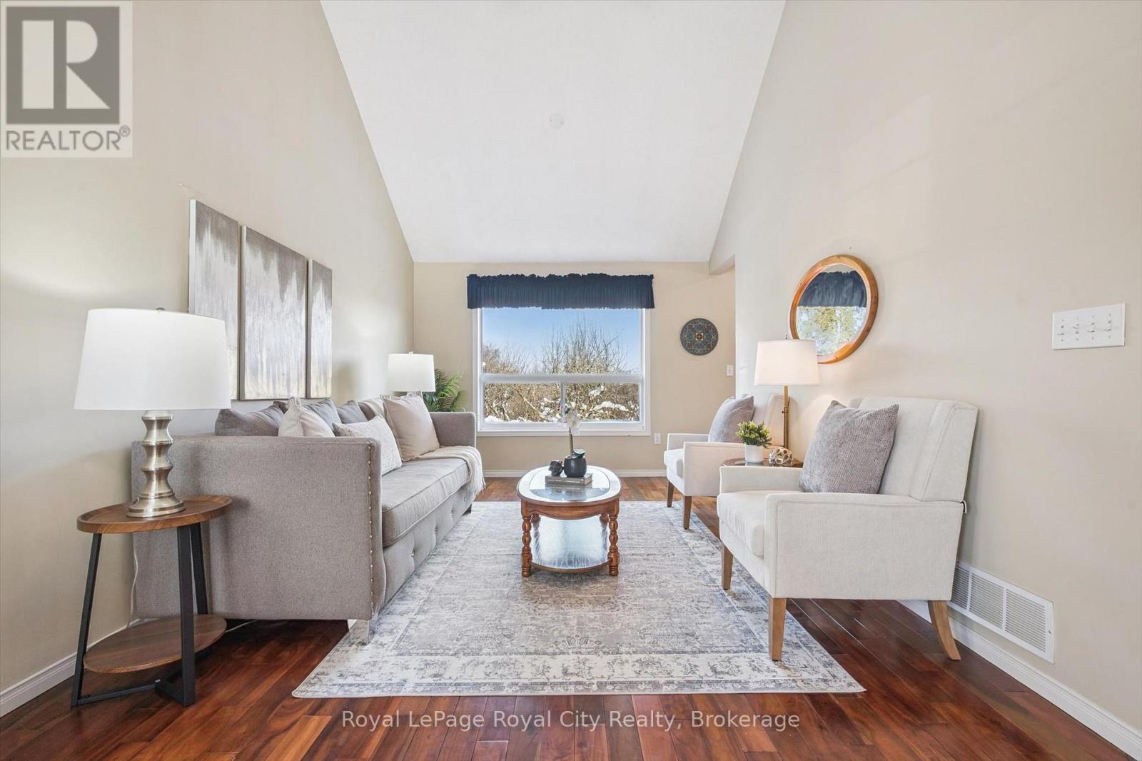 347 Starwood Drive, Guelph (Grange Road), ON - Indoor Photo Showing Living Room