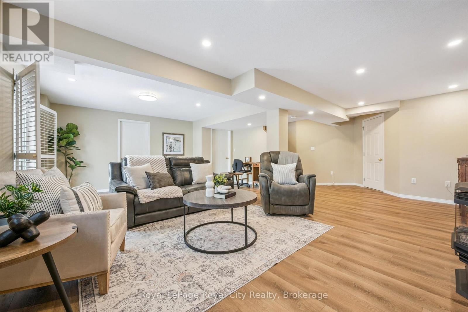 347 Starwood Drive, Guelph (Grange Road), ON - Indoor Photo Showing Living Room
