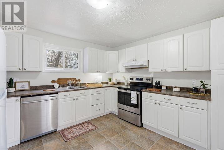 298 Hampton Rd, Sault Ste. Marie, ON - Indoor Photo Showing Kitchen