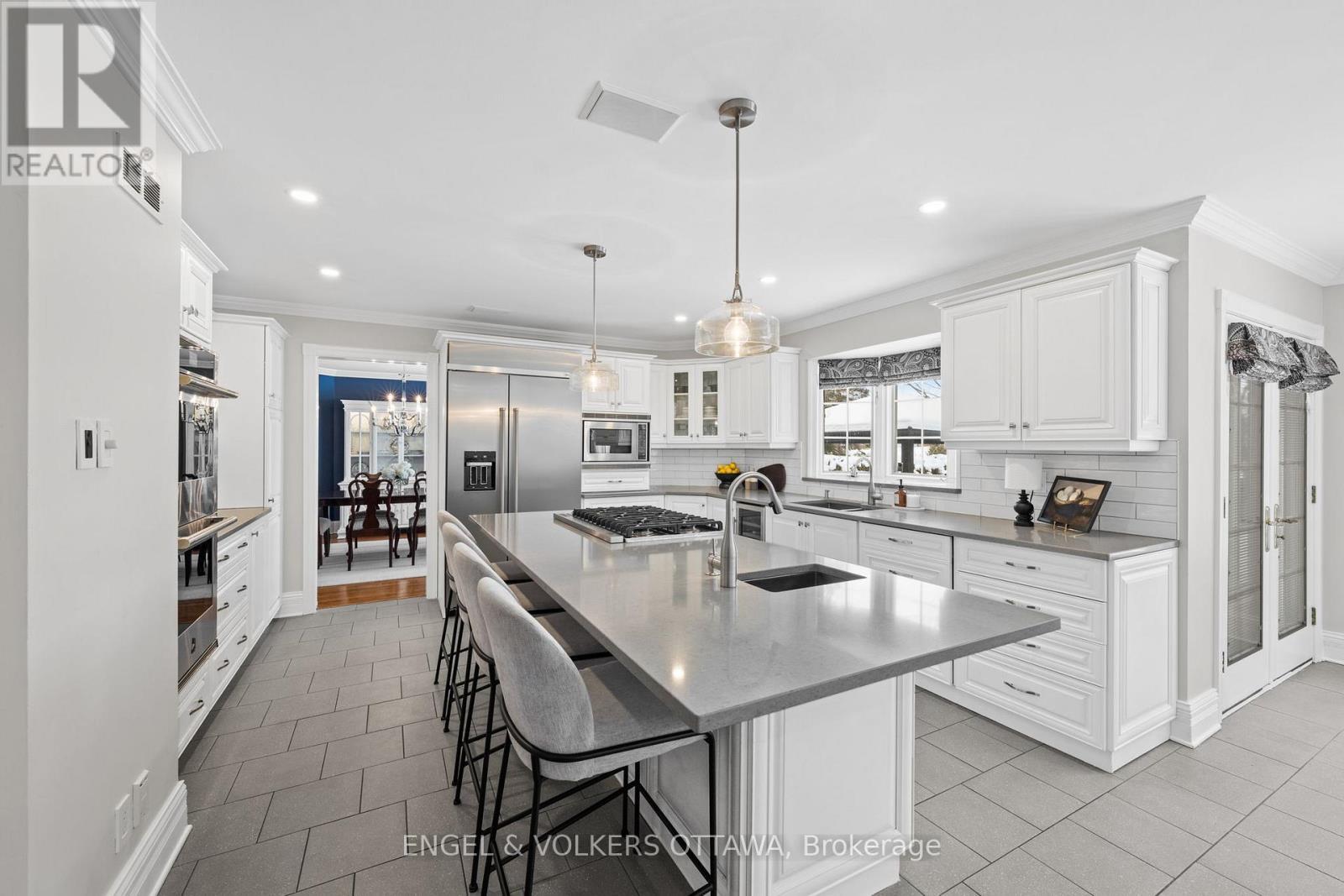2 Eagle Chase Court, Ottawa, ON - Indoor Photo Showing Kitchen With Double Sink With Upgraded Kitchen