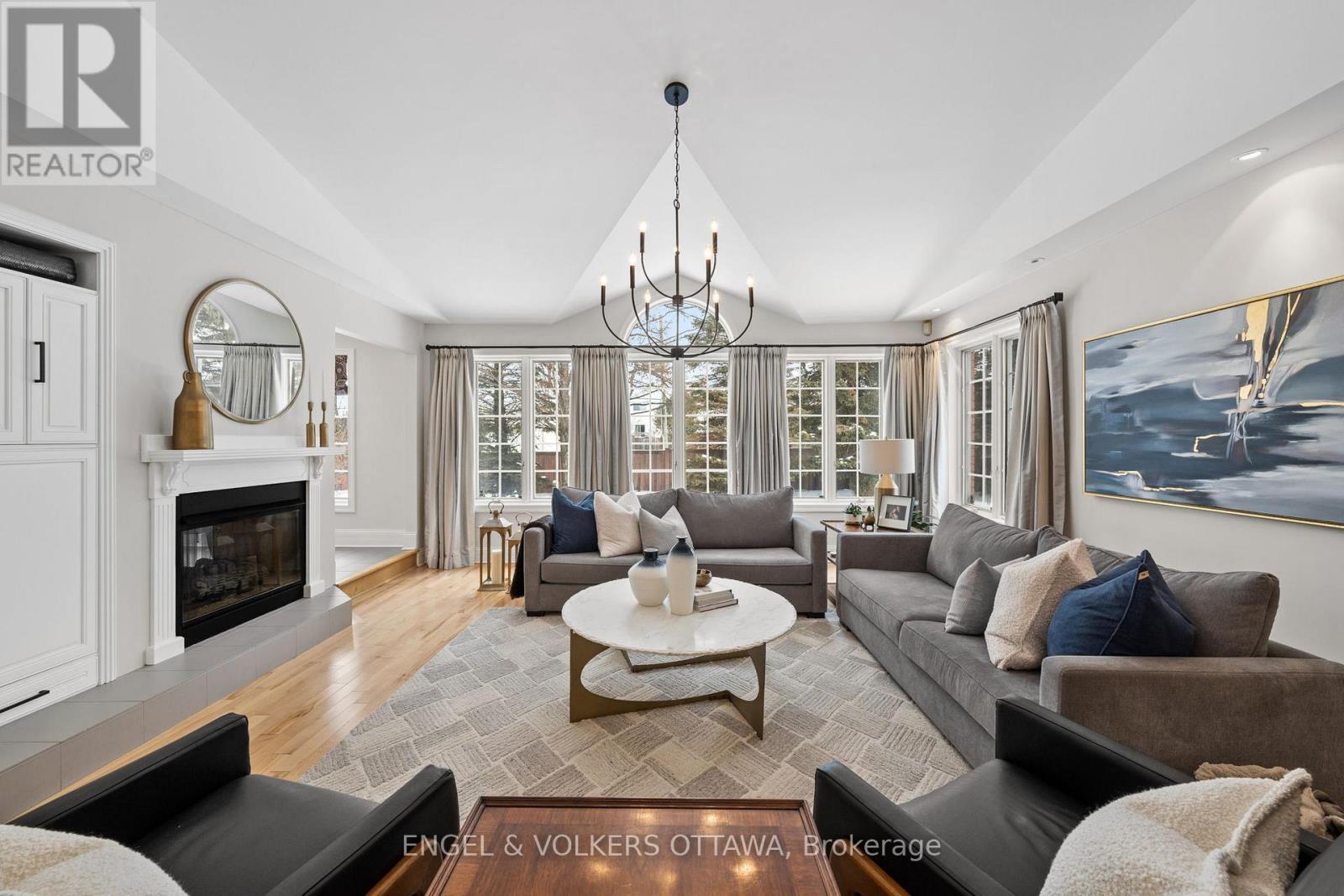 2 Eagle Chase Court, Ottawa, ON - Indoor Photo Showing Living Room With Fireplace