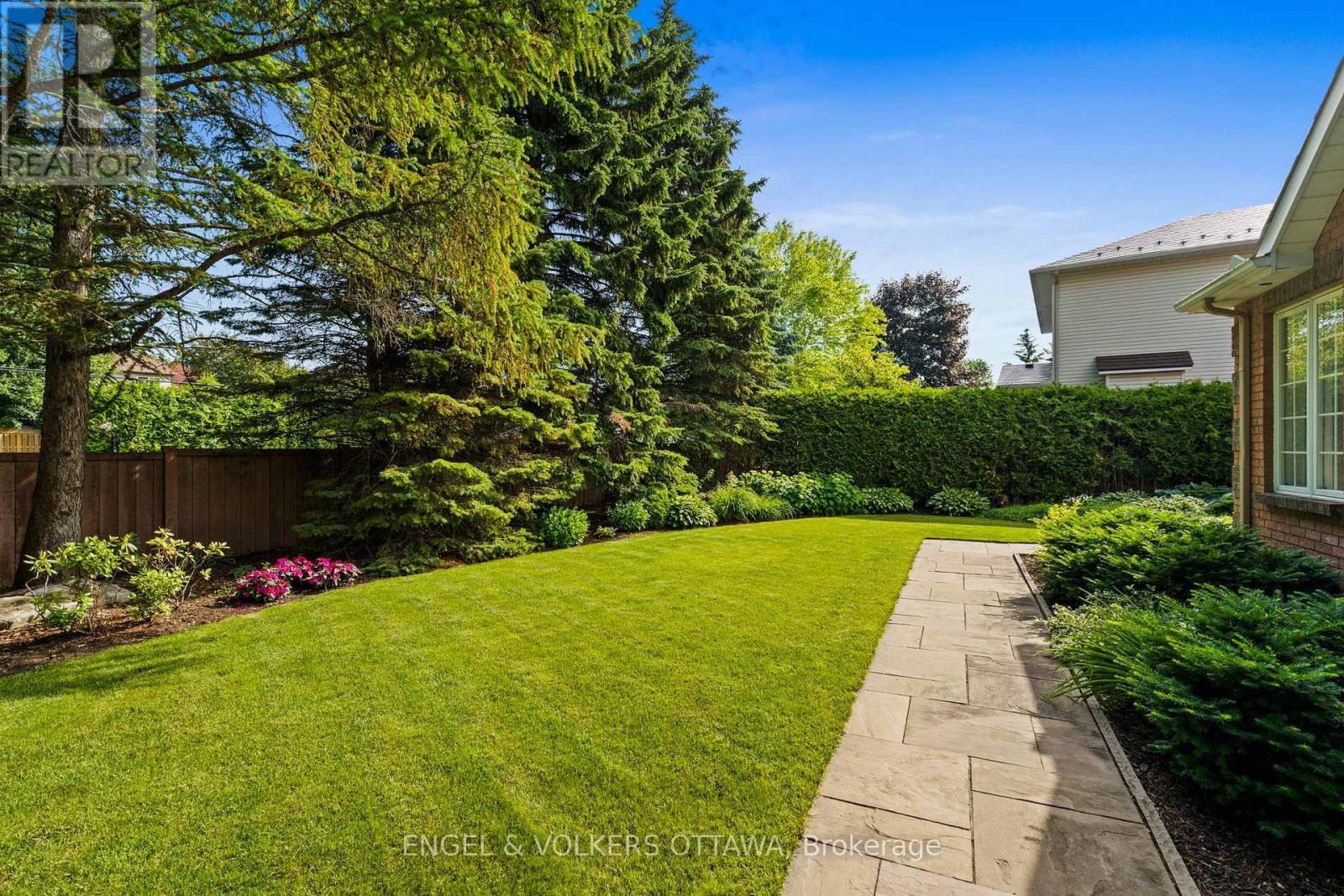 2 Eagle Chase Court, Ottawa, ON - Outdoor