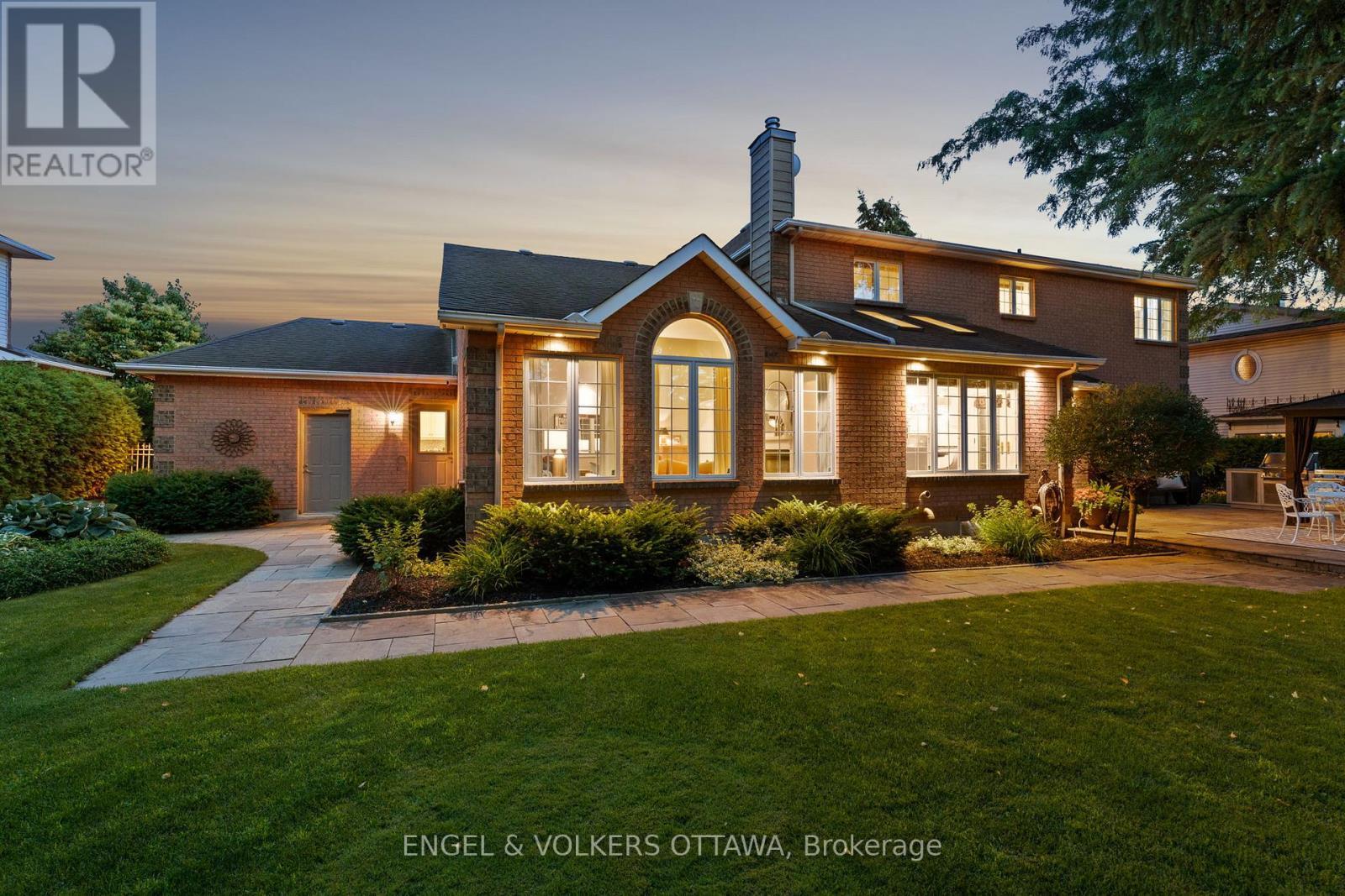 2 Eagle Chase Court, Ottawa, ON - Outdoor With Facade