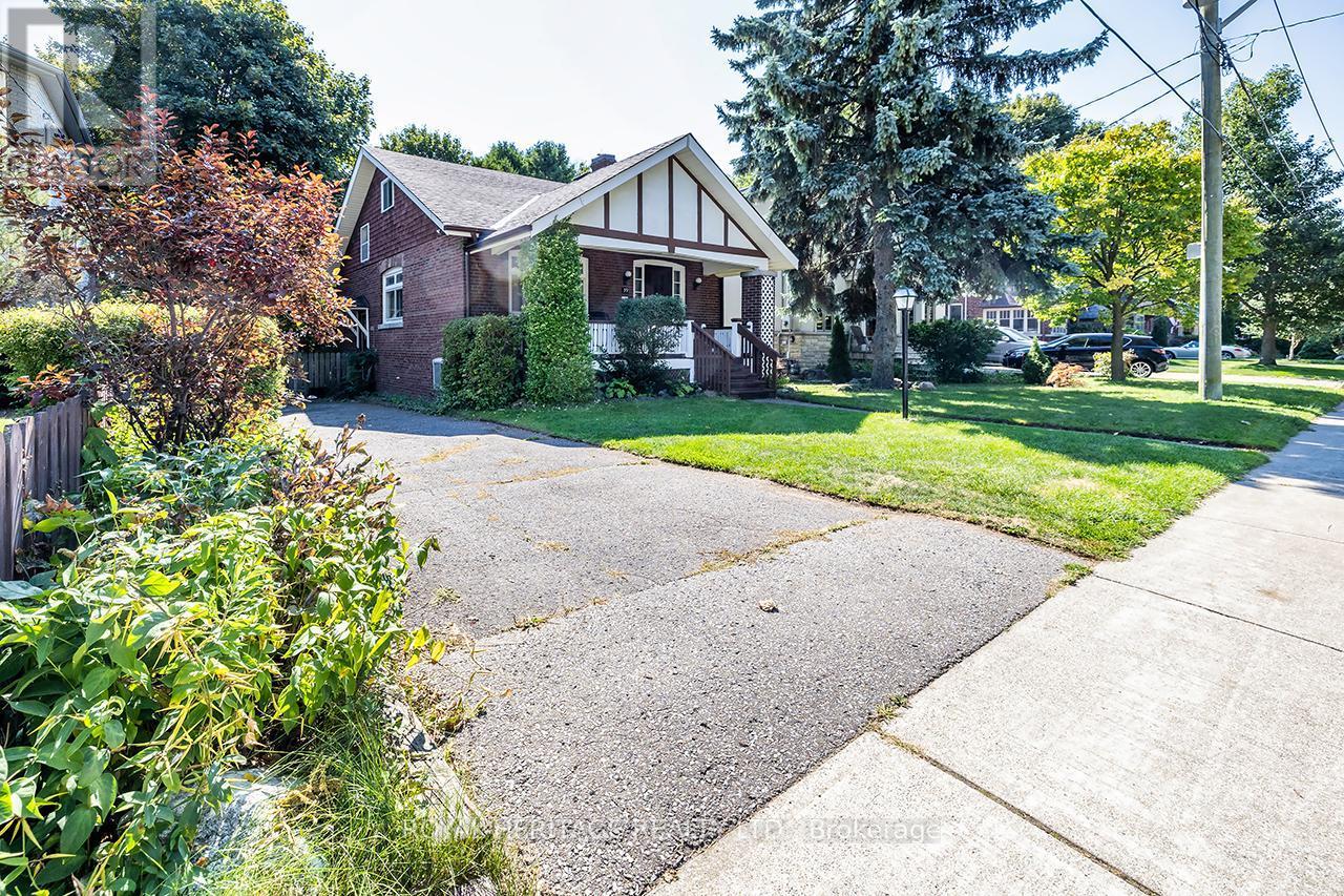 39 Kelsonia Avenue, Toronto, ON - Outdoor