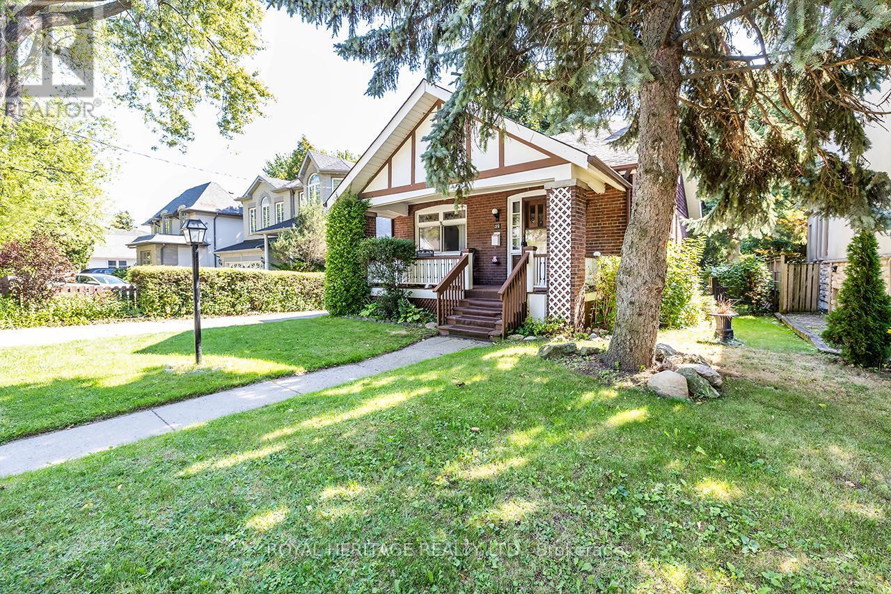 39 Kelsonia Avenue, Toronto, ON - Outdoor