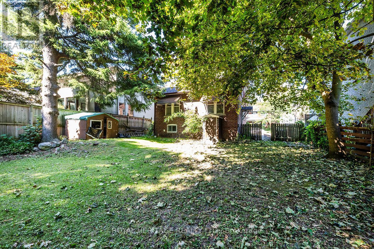 39 Kelsonia Avenue, Toronto, ON - Outdoor