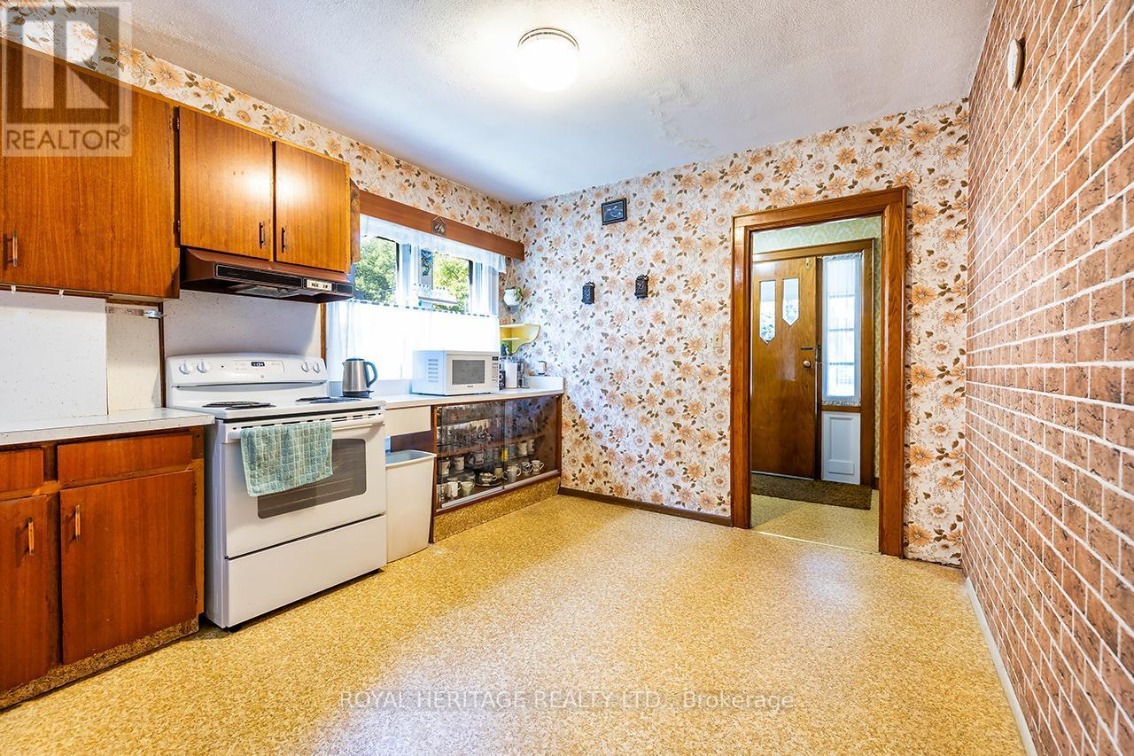 39 Kelsonia Avenue, Toronto, ON - Indoor Photo Showing Kitchen