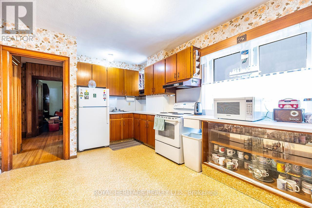 39 Kelsonia Avenue, Toronto, ON - Indoor Photo Showing Kitchen