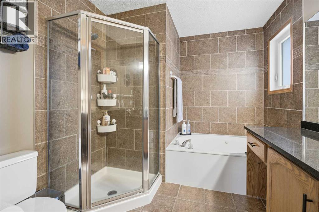 940 Citadel Drive Nw, Calgary, AB - Indoor Photo Showing Bathroom
