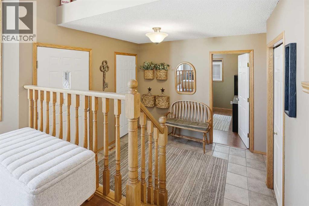 940 Citadel Drive Nw, Calgary, AB - Indoor Photo Showing Other Room