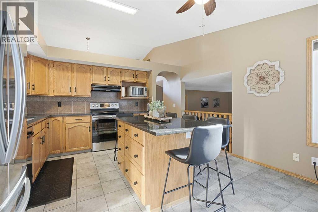 940 Citadel Drive Nw, Calgary, AB - Indoor Photo Showing Kitchen With Stainless Steel Kitchen