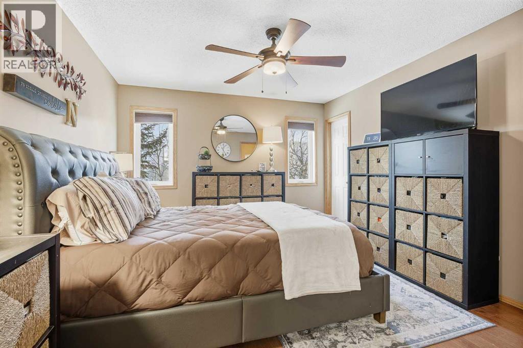 940 Citadel Drive Nw, Calgary, AB - Indoor Photo Showing Bedroom