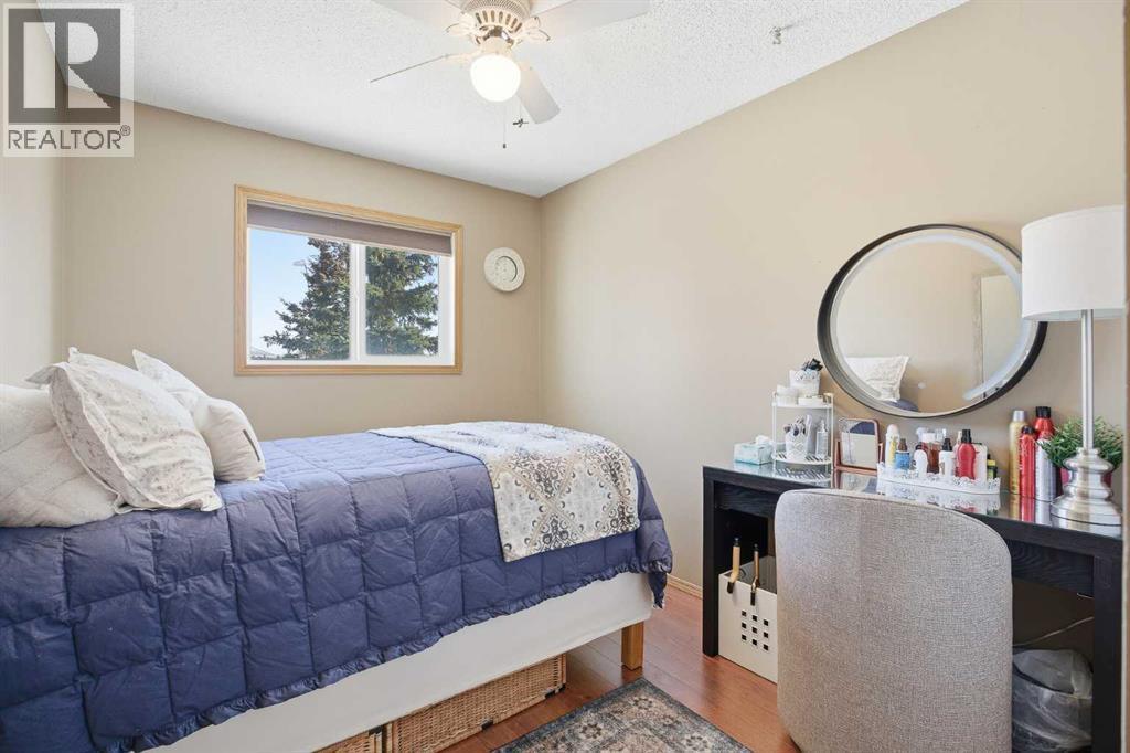 940 Citadel Drive Nw, Calgary, AB - Indoor Photo Showing Bedroom