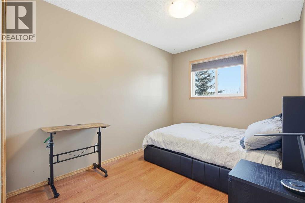 940 Citadel Drive Nw, Calgary, AB - Indoor Photo Showing Bedroom
