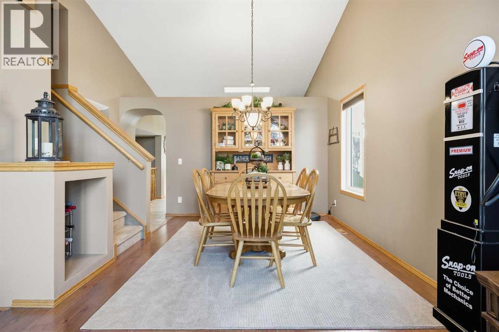 940 Citadel Drive Nw, Calgary, AB - Indoor Photo Showing Dining Room