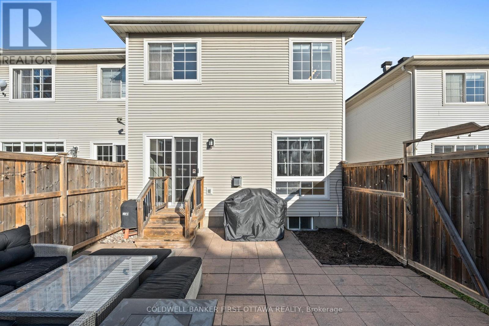 Walkout from great room & southern sun exposure. - 20 Fieldberry Private, Ottawa, ON - Outdoor With Deck Patio Veranda With Exterior