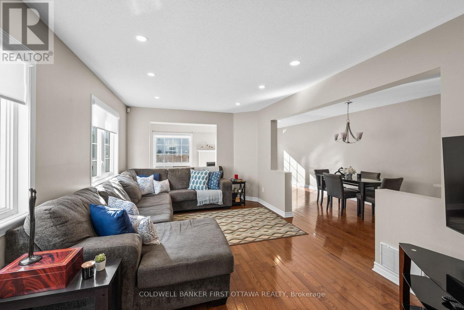 Living room w portrait opening to great room! - 20 Fieldberry Private, Ottawa, ON - Indoor Photo Showing Living Room