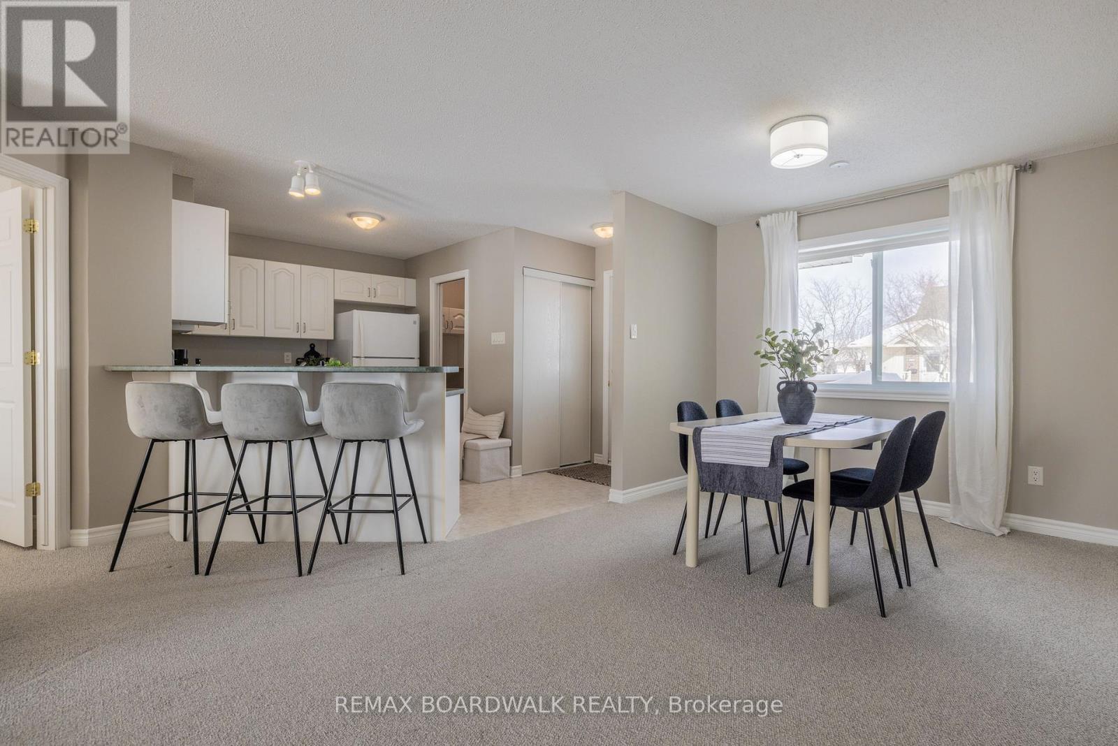 206 Oak Leaf Private, Ottawa, ON - Indoor Photo Showing Dining Room