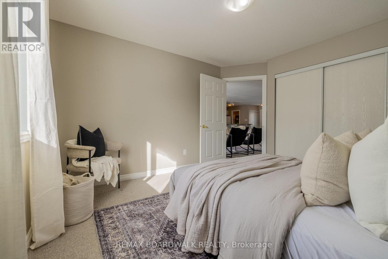 206 Oak Leaf Private, Ottawa, ON - Indoor Photo Showing Bedroom