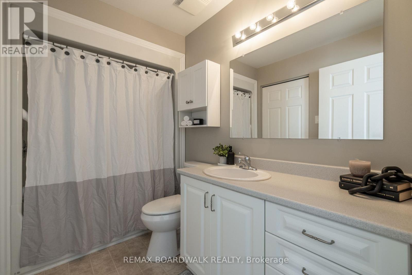 206 Oak Leaf Private, Ottawa, ON - Indoor Photo Showing Bathroom