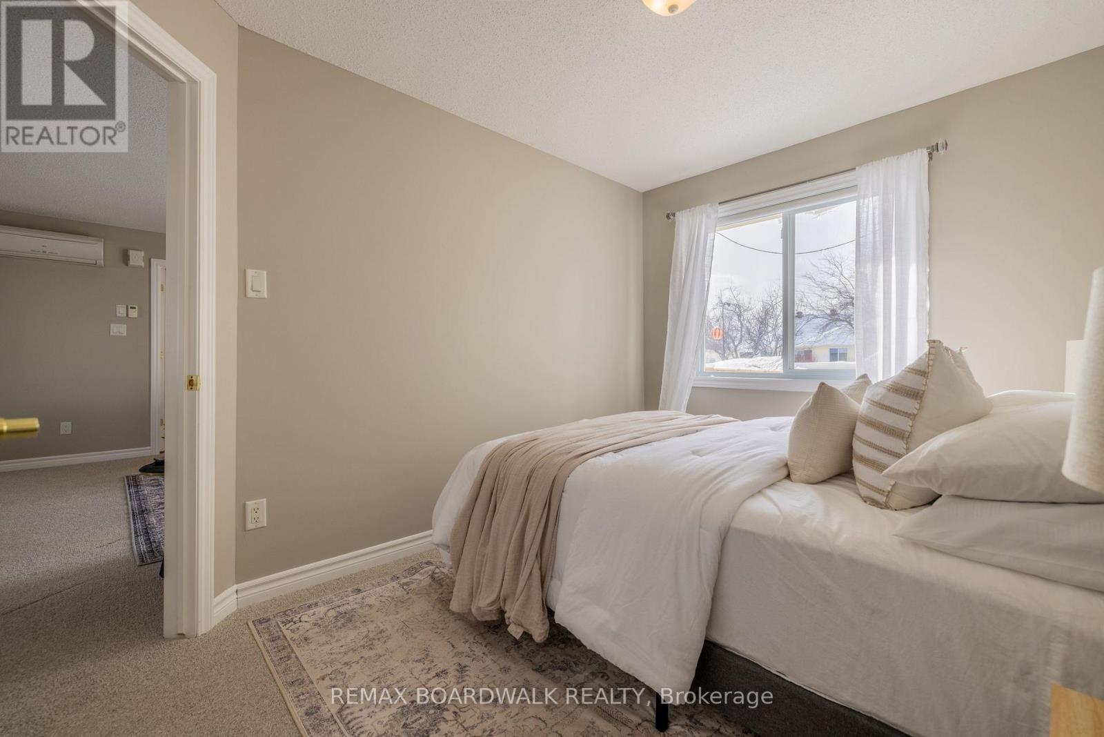 206 Oak Leaf Private, Ottawa, ON - Indoor Photo Showing Bedroom