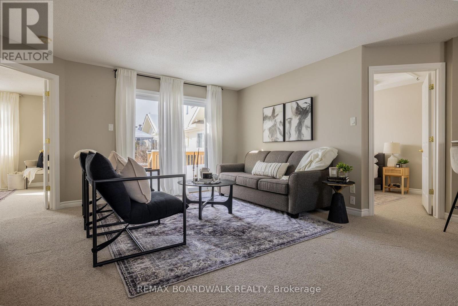 206 Oak Leaf Private, Ottawa, ON - Indoor Photo Showing Living Room
