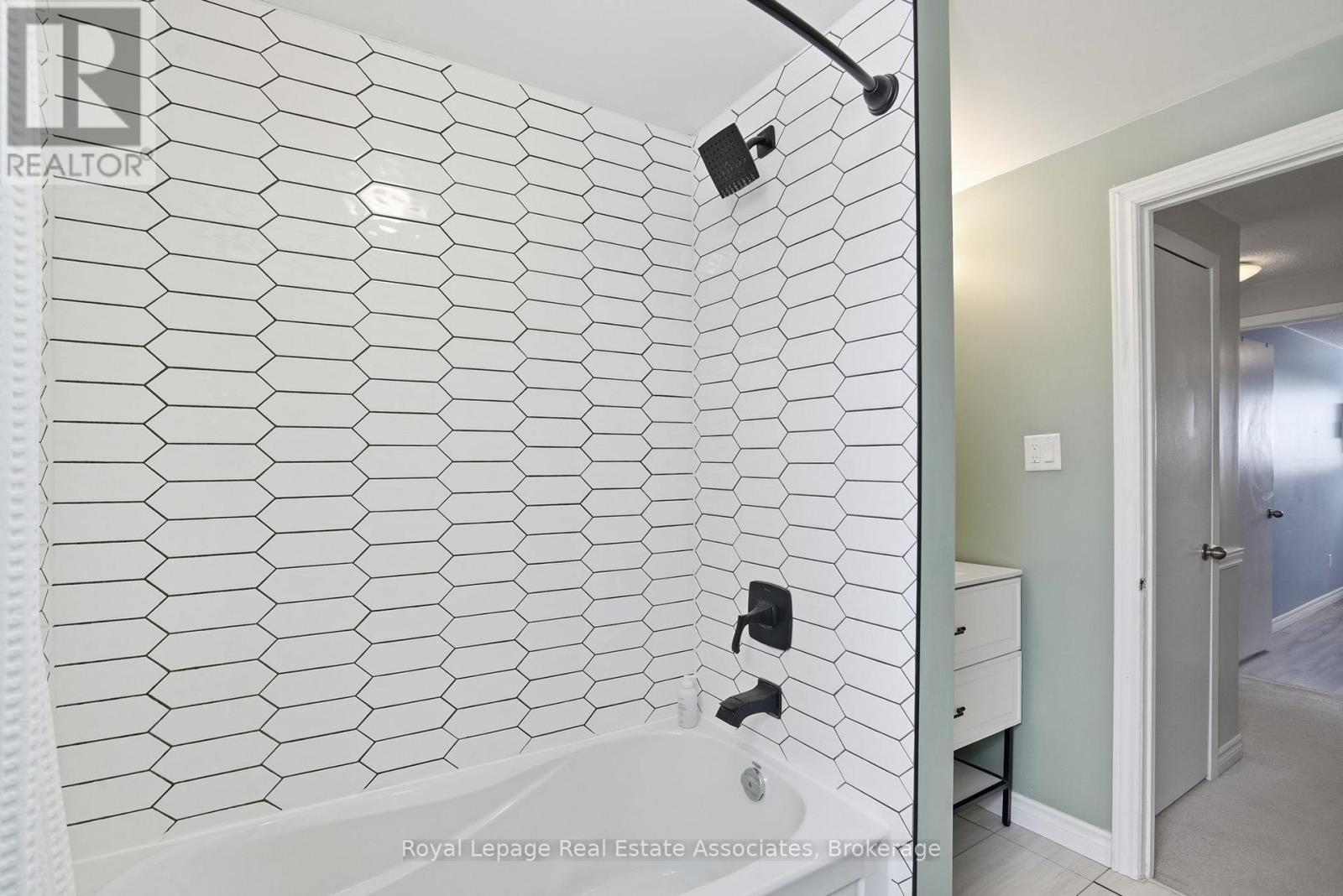 66A - 1460 Garth Street, Hamilton, ON - Indoor Photo Showing Bathroom